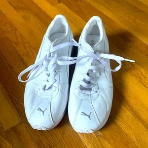 White puma sneakers